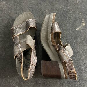 OTBT METALLIC HEELS- Never Worn